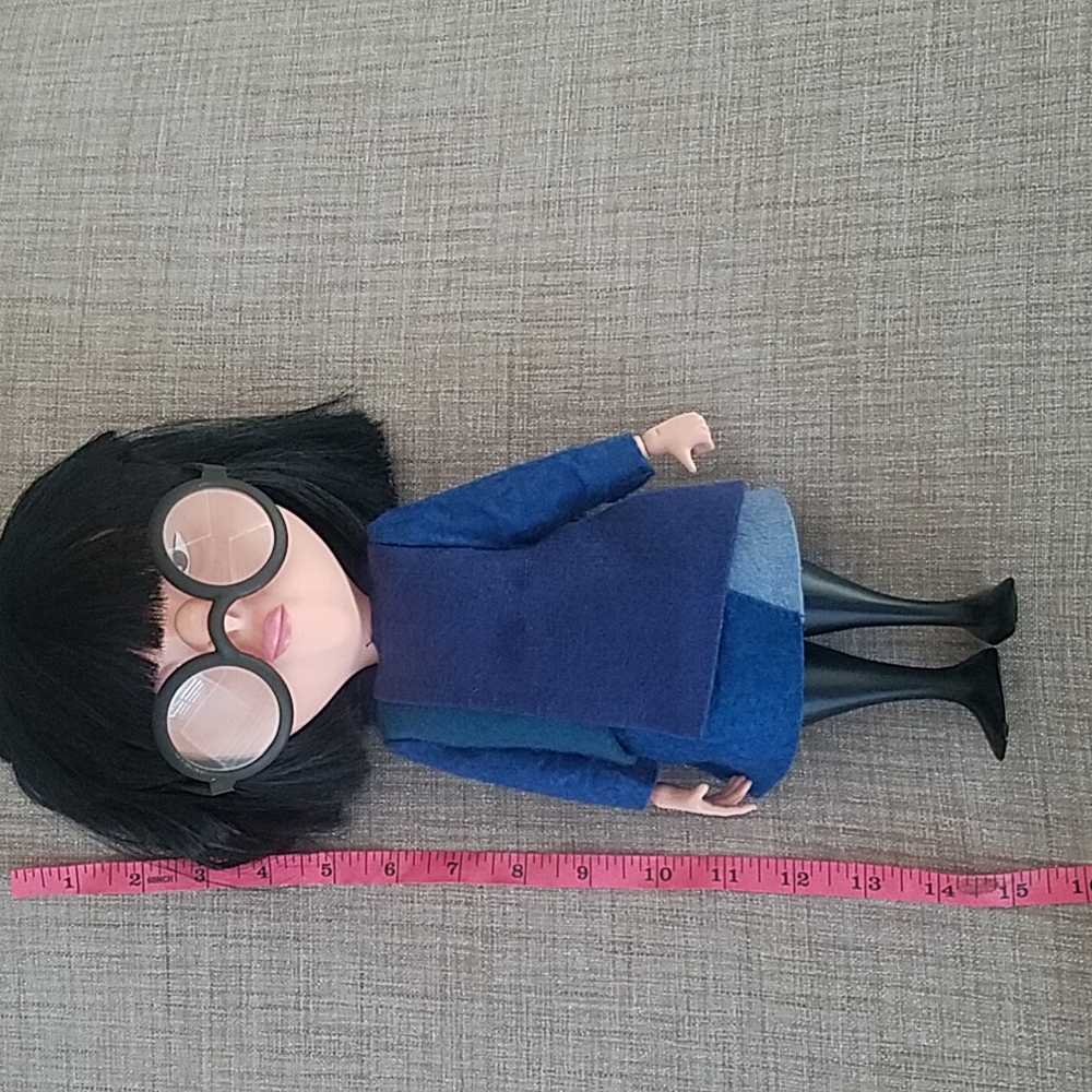 Talking Incredibles 15" Edna Mode Doll - Picture 9 of 9